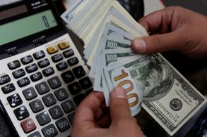 Na sessão de segunda-feira (1º), a moeda americana encerrou o dia a R$ 5,05, maior patamar desde outubro
