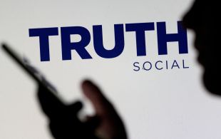 Nesta sexta-feira (12), ações do proprietário da Truth Social caíram mais 5% e a Trump Media já vale menos da metade 