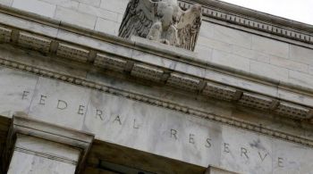 Formuladores de política monetária mantiveram cenário base prevendo três cortes na taxa básica de juros em 2024