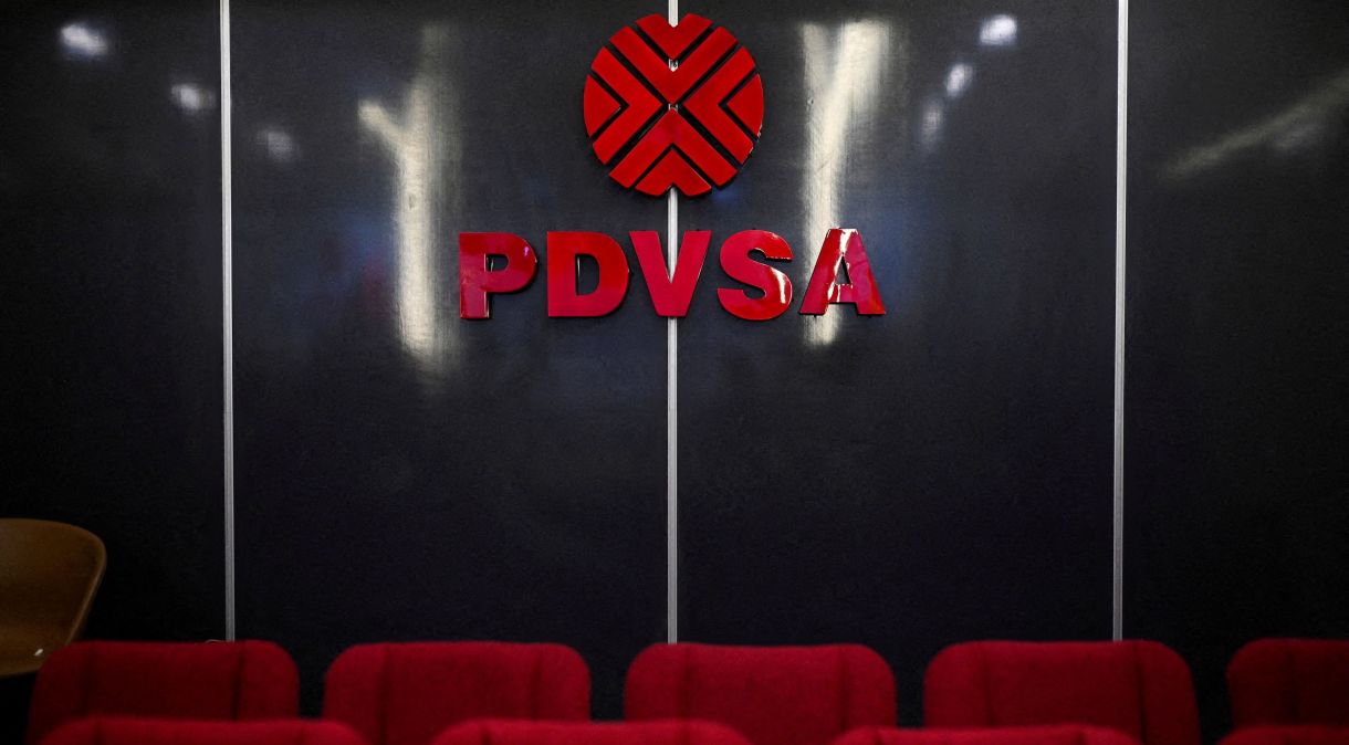 Logotipo da petrolífera estatal venezuelana PDVSA na sede da PDVSA, em Caracas, Venezuela