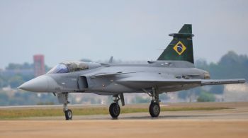 O Brasil já acertou a compra de 36 caças Gripen durante a gestão de Dilma Rousseff; governo Lula estuda compra de mais unidades para modernizar a defesa do espaço aéreo do país 