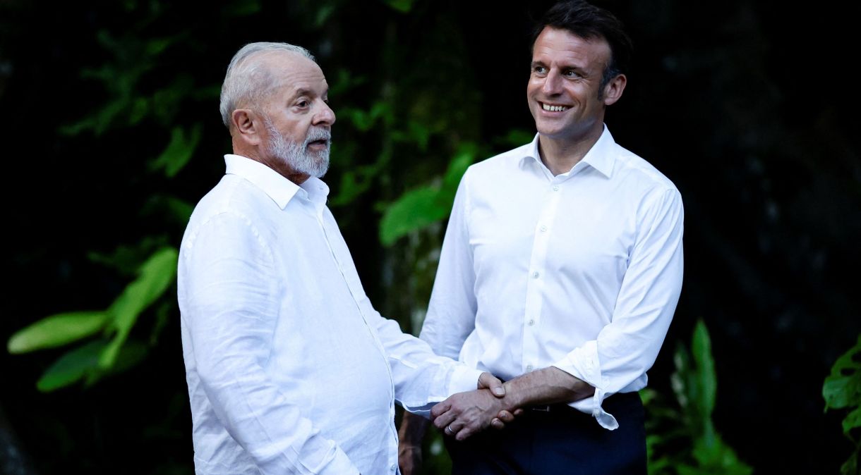 Lula e Macron visitam comunidade perto de Belém