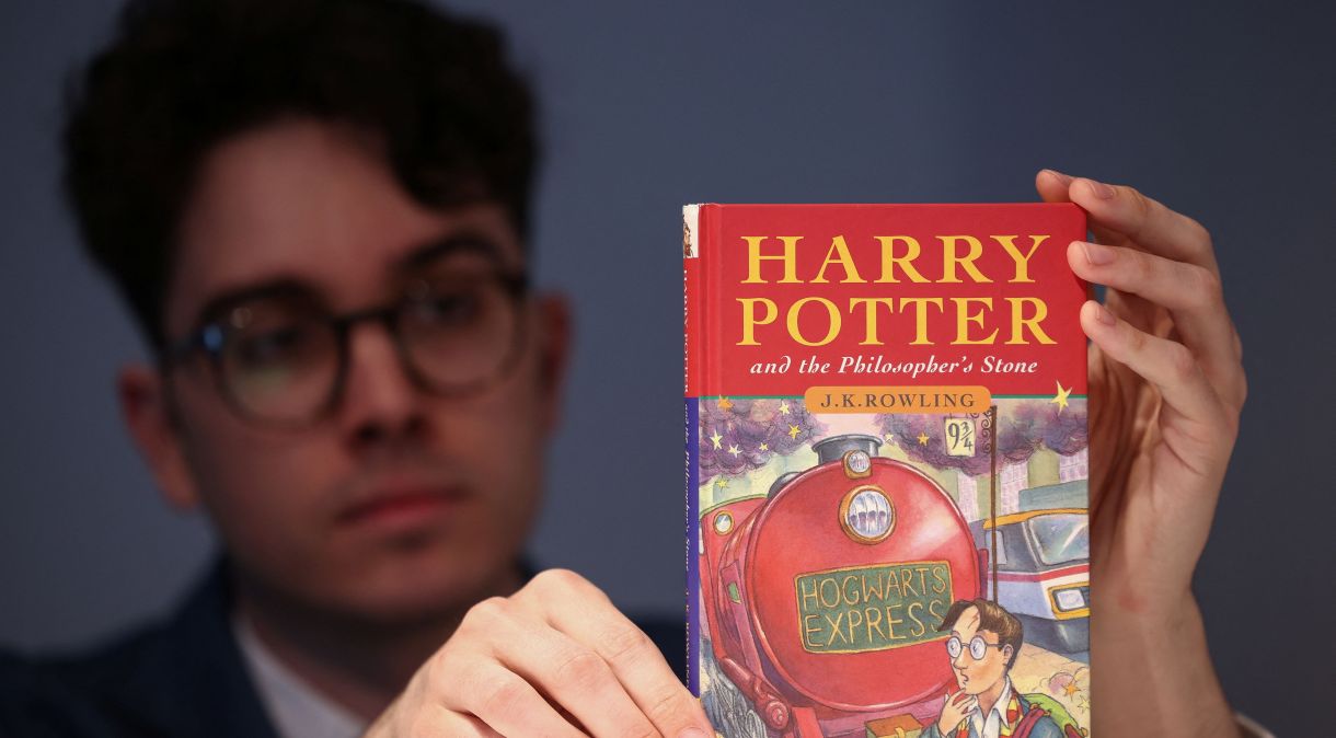 Exemplar da primeira edição de "Harry Potter" será leiloado em Londres