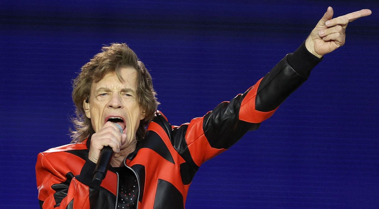 Mick Jagger participa de show em Liverpool