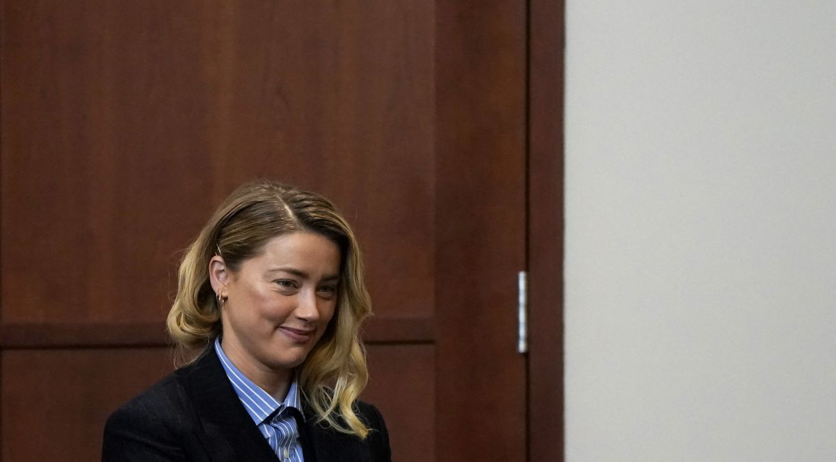 Atriz Amber Heard chega a tribunal no Estado norte-americano da Virgínia