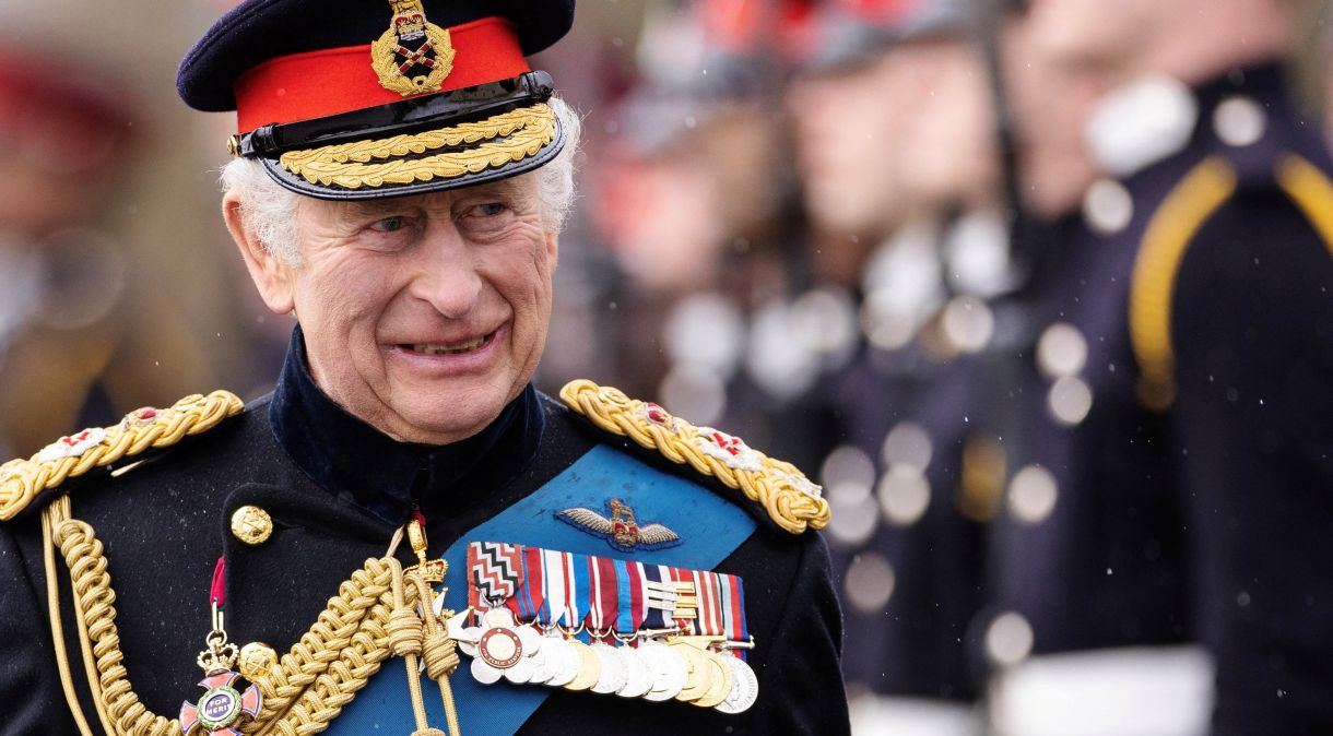 Rei britânico Charles durante desfile na Real Academia Militar em Cambereley, na Inglaterra