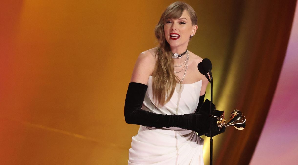 Taylor Swift recebe prêmio Grammy em Los Angeles