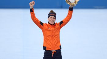 A vitória colocou a atleta olímpica mais condecorada da Holanda à frente da alemã Claudia Pechstein, que conquistou cinco ouros na patinação