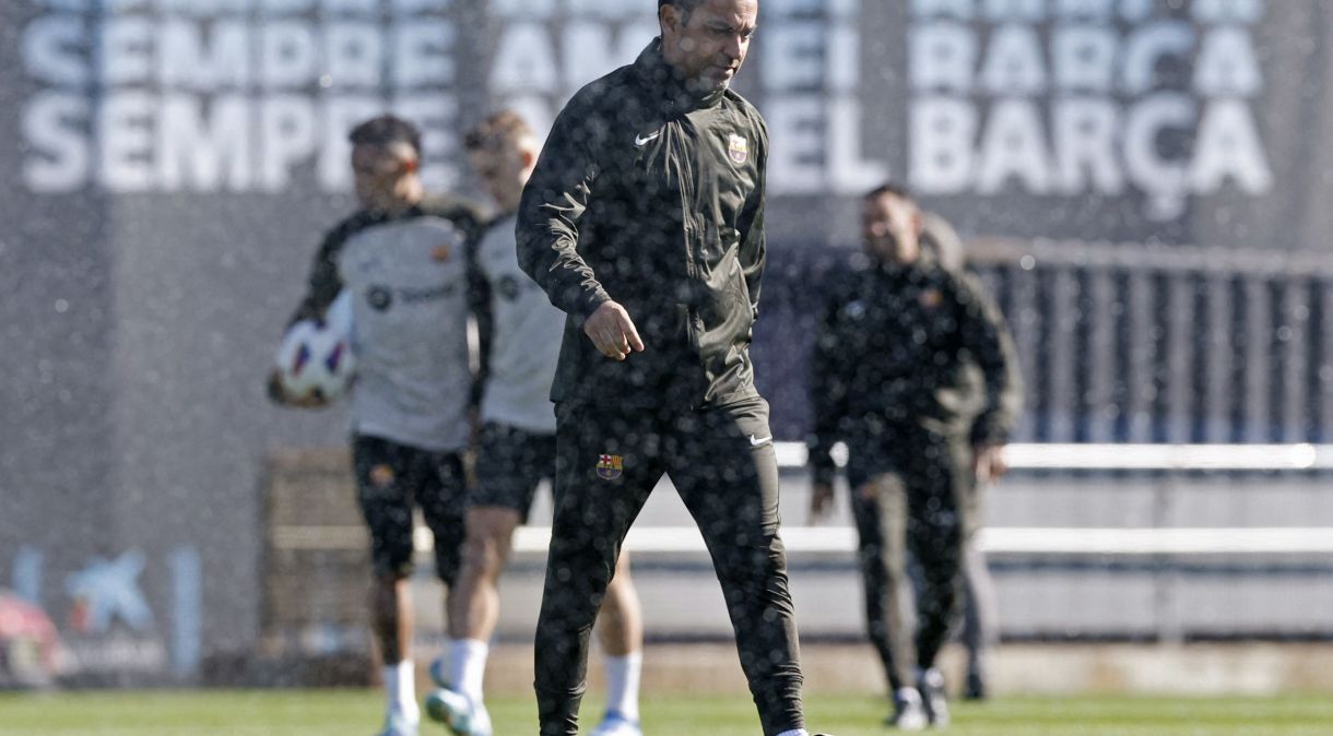 Técnico do Barcelona, Xavi Hernández, durantre treinamento da equipe