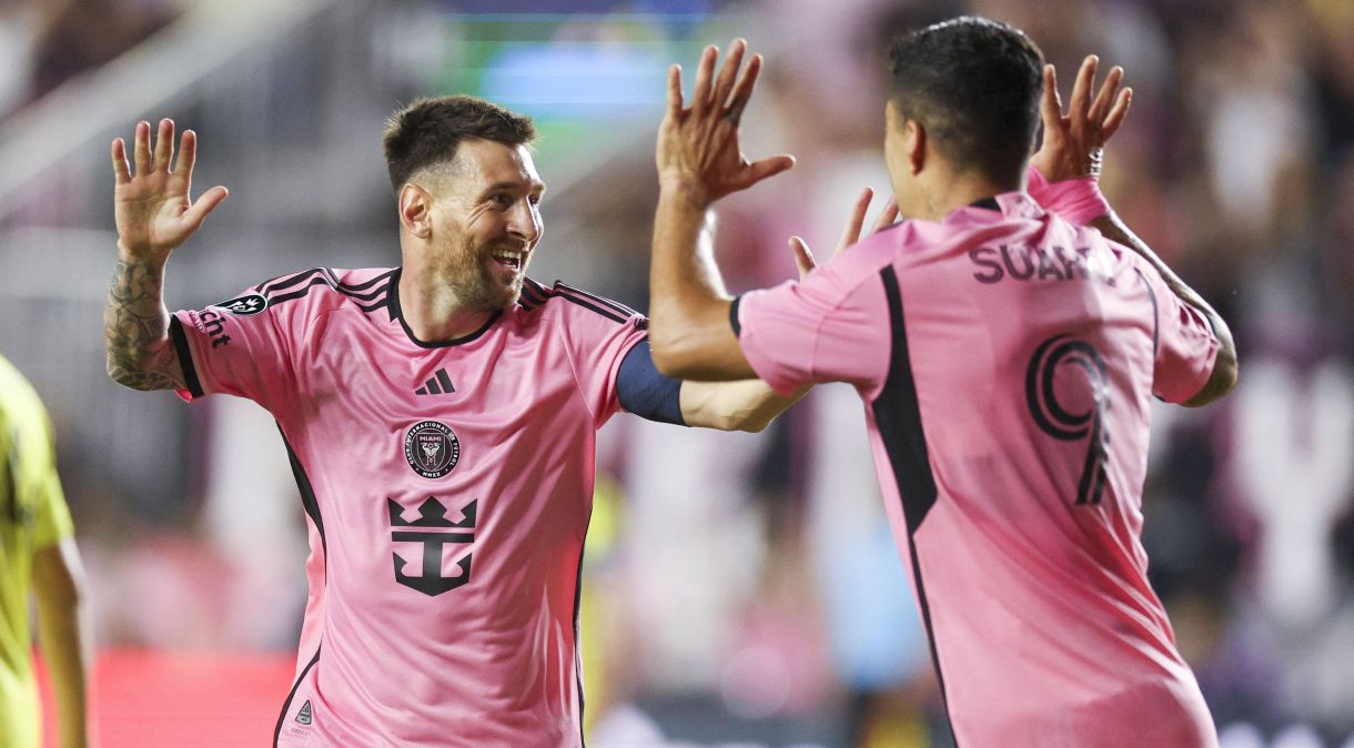 Lionel Messi e Luis Suárez celebram gol do Inter Miami