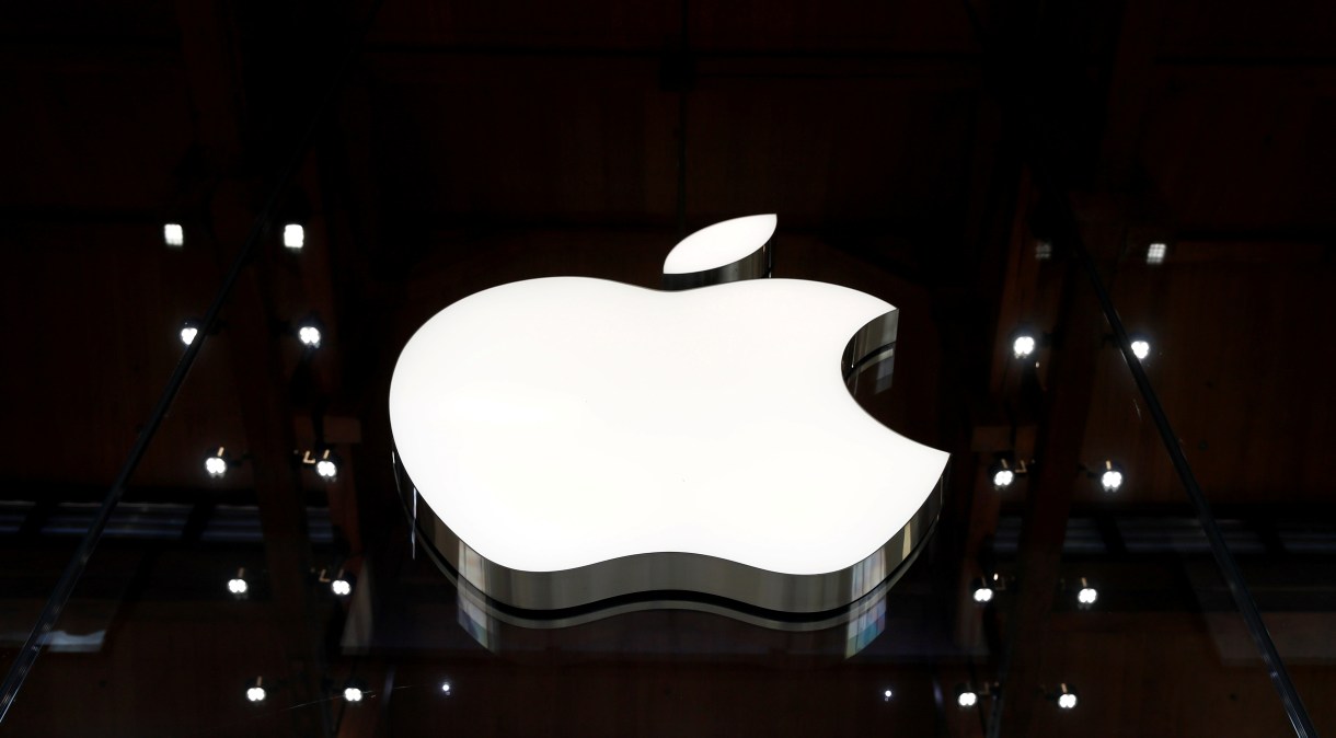 Logotipo da Apple: gigante de tecnologia dos EUA também reduziu os pedidos de fones de ouvido sem fio AirPod