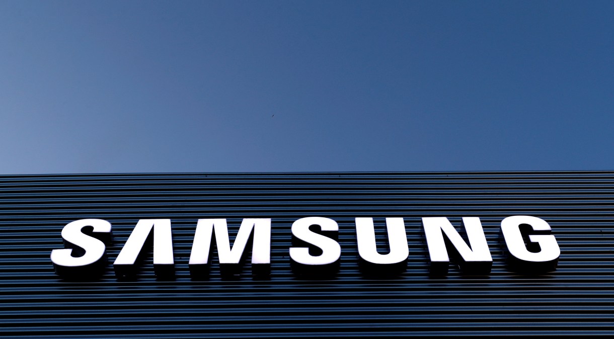 Logotipo da Samsung é visto em um prédio durante o Mobile World Congress em Barcelona, Espanha