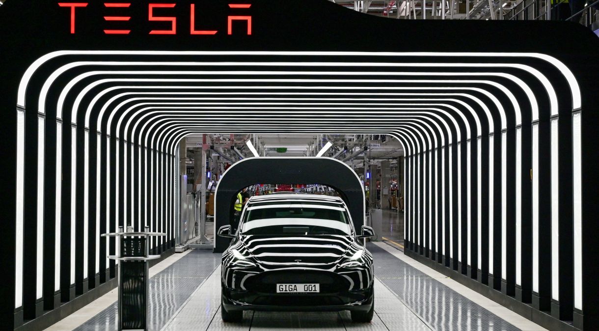 Carros Model Y expostos na fábrica da Tesla em Gruenheide, Alemanha