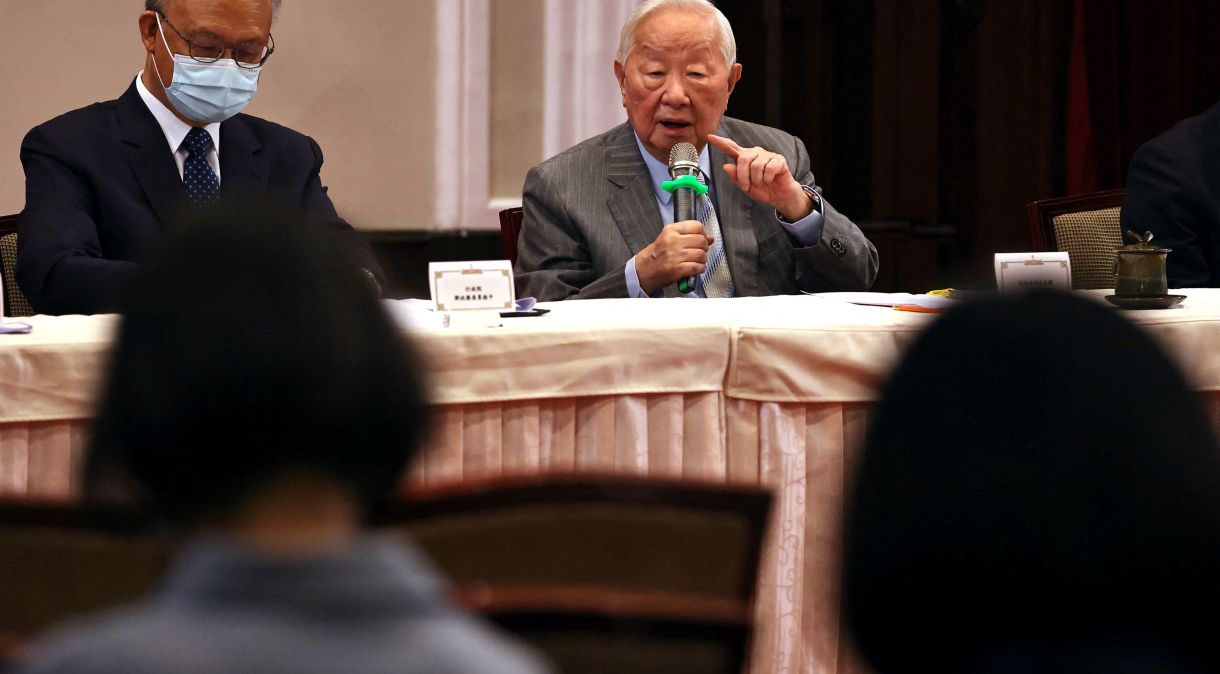 Representante de Taiwan na Apec e fundador da TSMC, Morris Chang, fala em uma coletiva de imprensa em Taipé