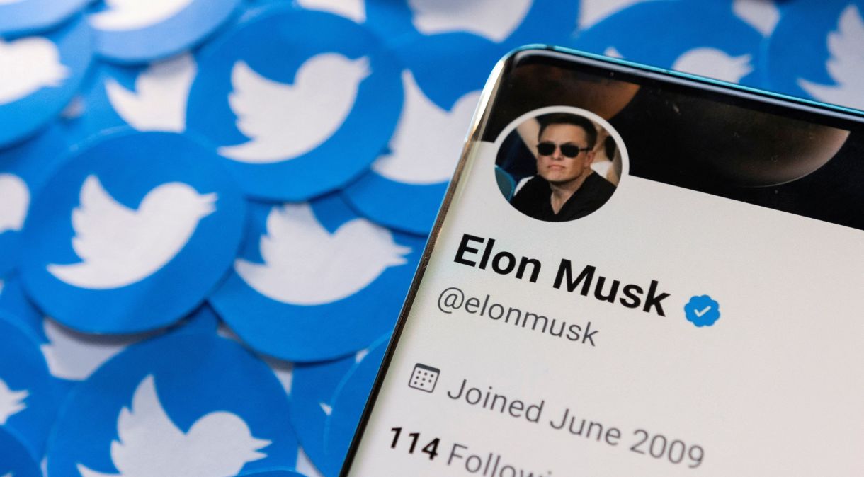 Ilustração do logo do Twitter e conta de Elon Musk na plataforma