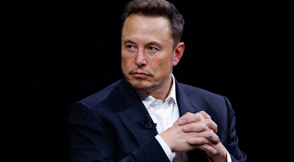 Elon Musk durante conferência em Paris