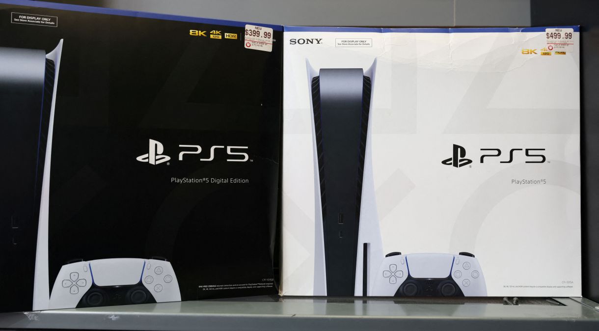 Consoles PS5 em loja em Nova York