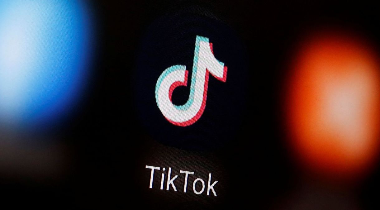 Logo do TikTok em foto de ilustração