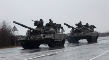 Tropas ucranianas explodiram uma ponte para dificultar a chegada de forças da Rùssia á capital