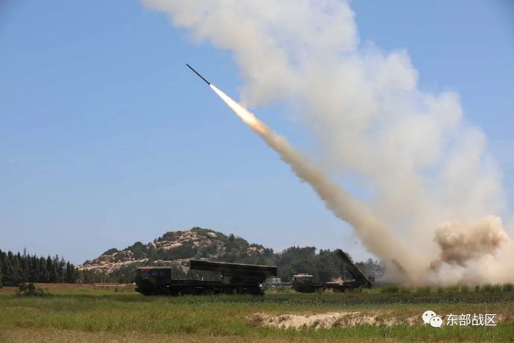 Foto de divulgação de exercício militar chinês no Estreito de Taiwan