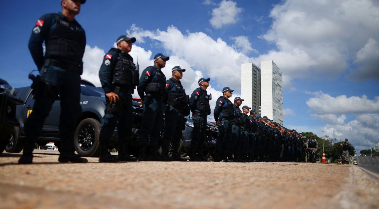 Tropa da Força Nacional de Segurança é colocada em frente ao Palácio do Planalto
