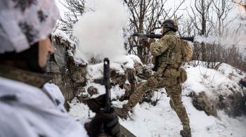 Ucrânia descreveu a situação no front oriental como difícil e pediu ajuda militar mais rápida antes de uma esperada ofensiva russa