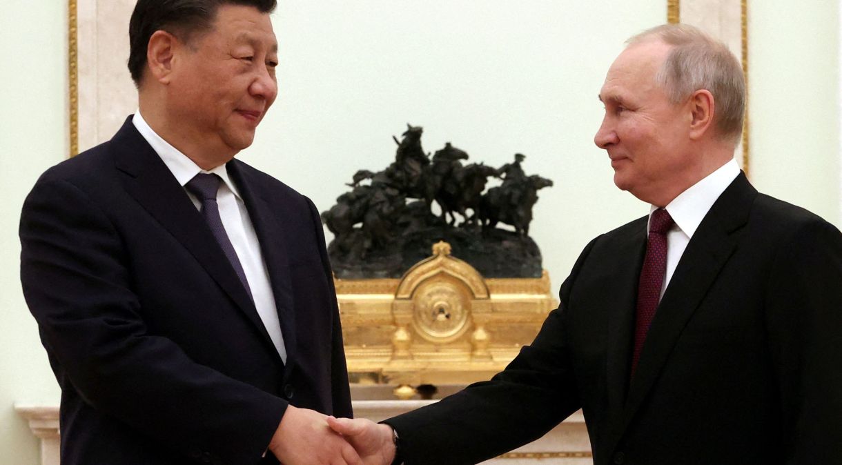 Presidente russo, Vladimir Putin, recebe o líder chinês, Xi Jinping, em Moscou