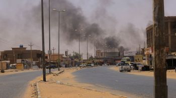 As duas forças rivais que lutam pelo controle do Sudão disseram que estão prontas para ajudar a evacuar os estrangeiros