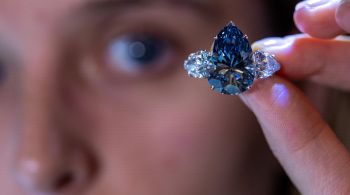 Joia, conhecida como "Bleu Royal" e incrustada em um anel, está entre as pedras preciosas mais raras já descobertas