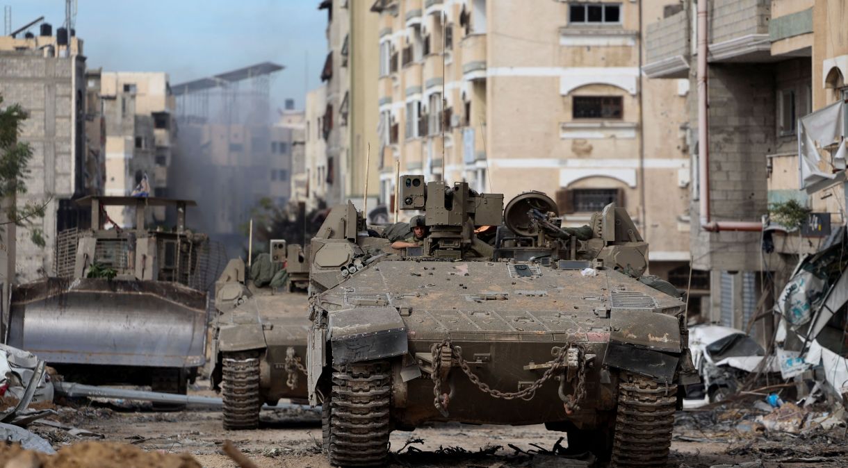 Tanques israelenses em operação na Faixa de Gaza