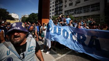Centrais marcaram início da greve para às 12h, no horário local, indo até 00h; voos entre Brasil e o país vizinho foram afetados