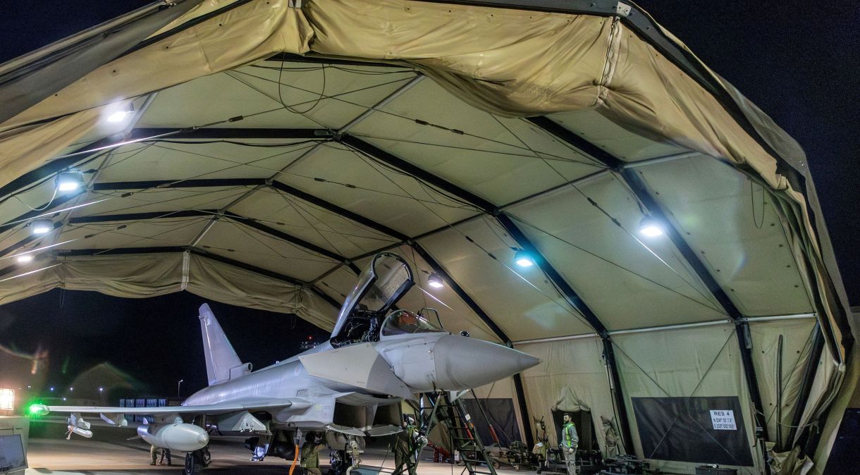 Aeronave da Real Força Aérea britânica ao retornar de ataque contra alvos no Iêmen