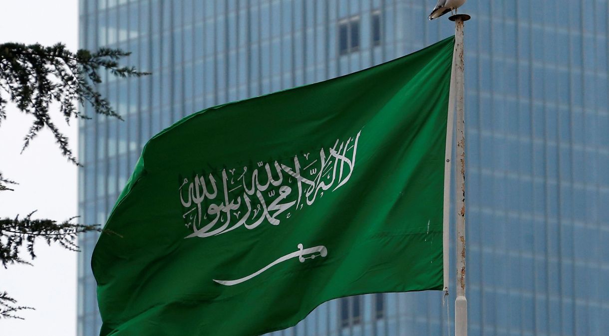 Bandeira da Arábia Saudita no consulado do país em Istambul, na Turquia
