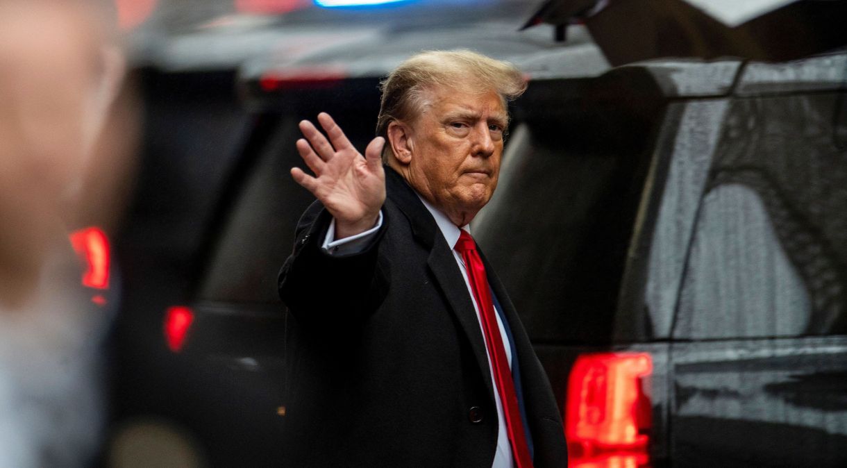 Ex-presidente dos EUA, Donald Trump, deixa a Trump Tower em Nova York