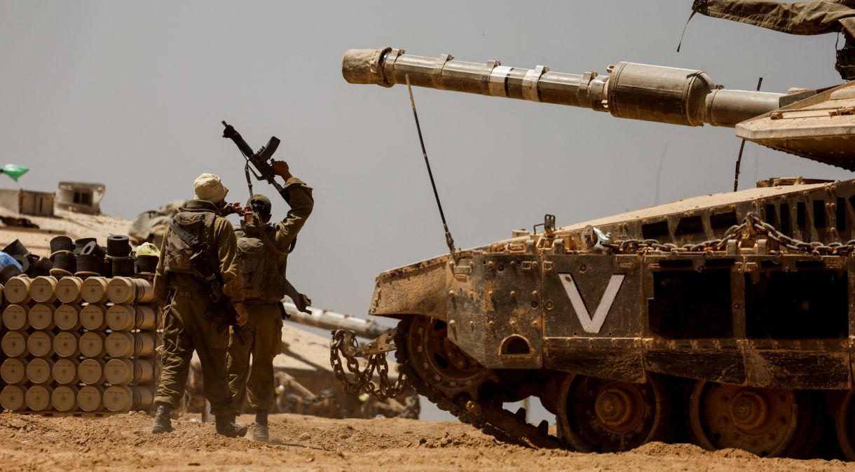 Soldados israelenses perto da fronteira com Gaza