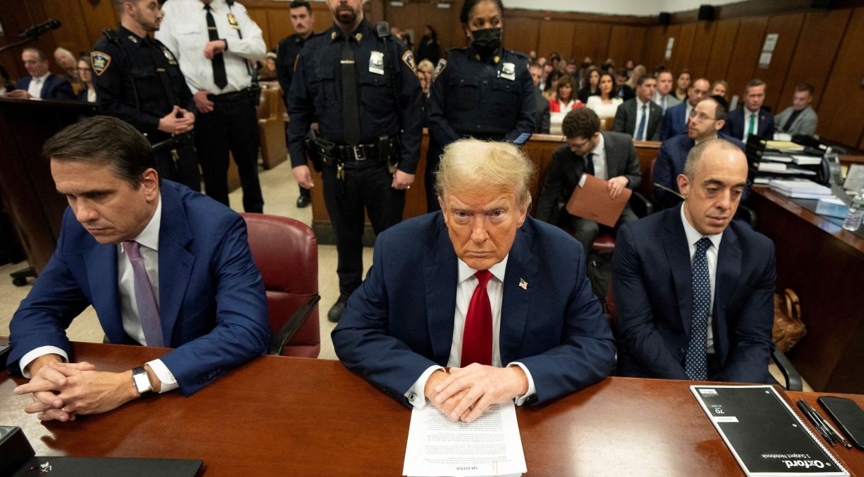 Donald Trump durante julgamento em Nova York