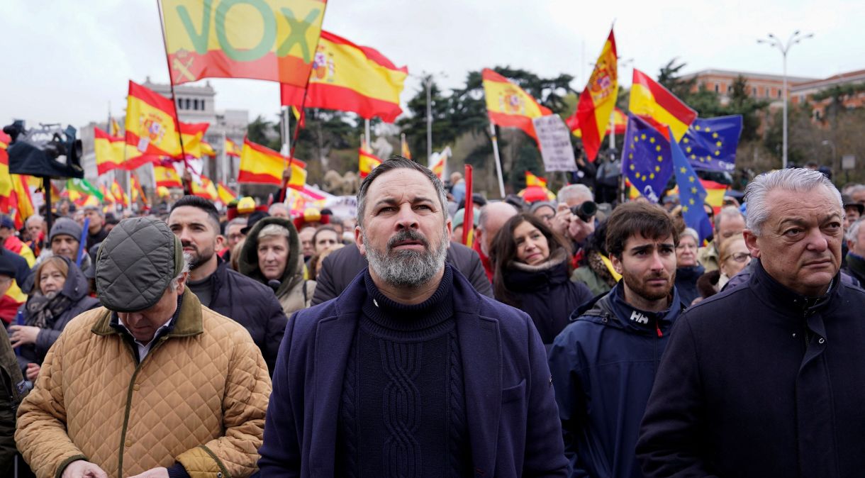 Manifestantes protestam em Madri contra lei de anistia da Catalunha