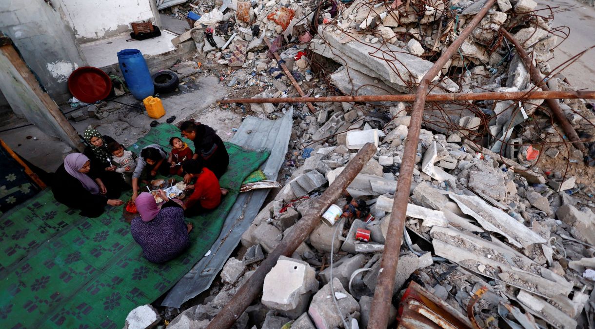 Casas destruídas em Rafah, sul de Gaza
