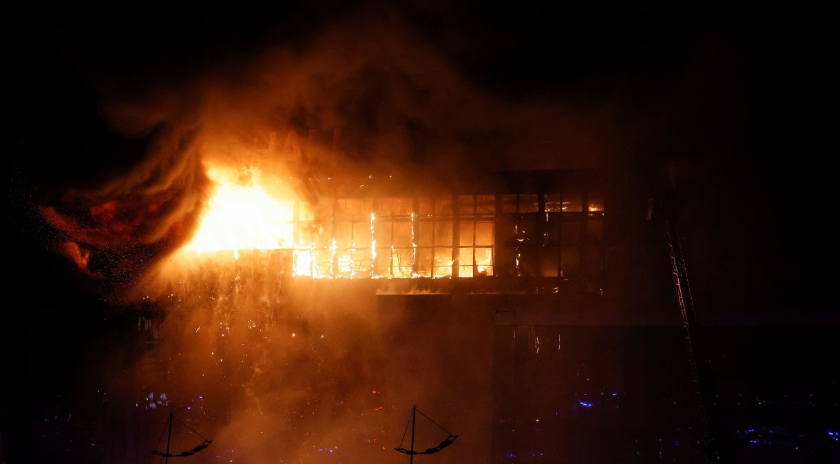 Fogo na casa de shows Crocus City Hall, perto de Moscou