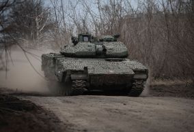 Enquanto os US$ 60 bilhões em auxílio permanecem travados no Congresso americano, tropas ucranianas se retiram de áreas-chave ou sofrem ataques aéreos perdendo terrenos importantes