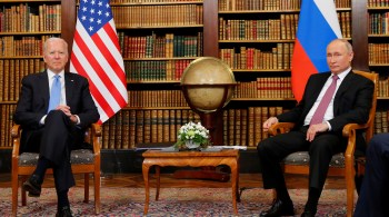 Fala do presidente dos EUA aconteceu durante evento de arrecadação de fundos; porta-voz do Kremlin criticou postura agressiva 