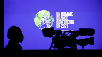 Cerca de 200 países apoiaram o novo acordo, que associa os combustíveis fósseis às mudanças climáticas pela primeira vez