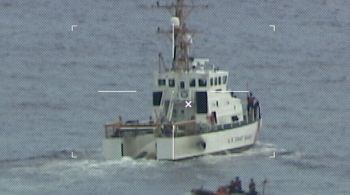 Um sobrevivente foi encontrado agarrado em um barco que havia virado; Guarda Costeira dos EUA descreveu caso como tentativa de tráfico humano