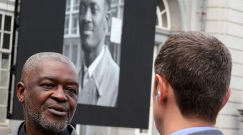 Patrice Lumumba tornou-se o primeiro premiê democraticamente eleito da República Democrática do Congo (RDC) após a independência da Bélgica