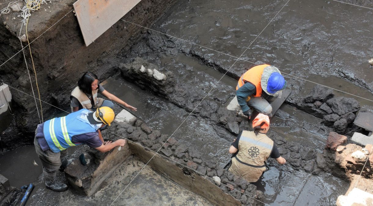 Túmulos de quatro crianças astecas são descobertos no México