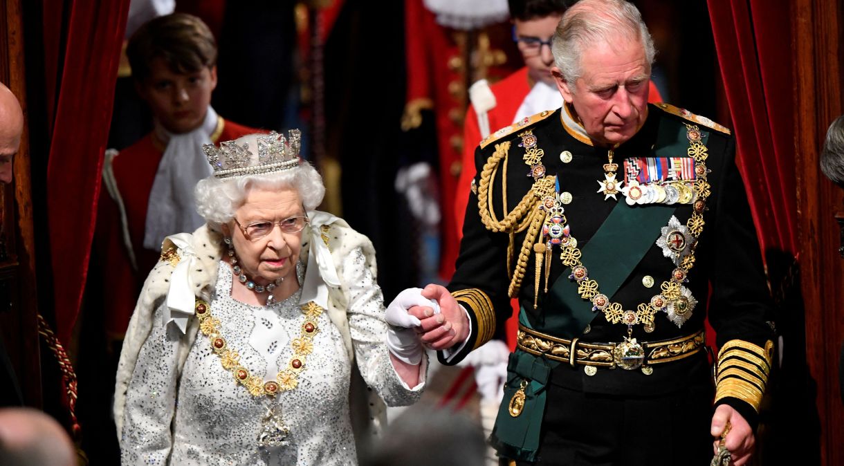 Charles III herda o reinado de Elizabeth II