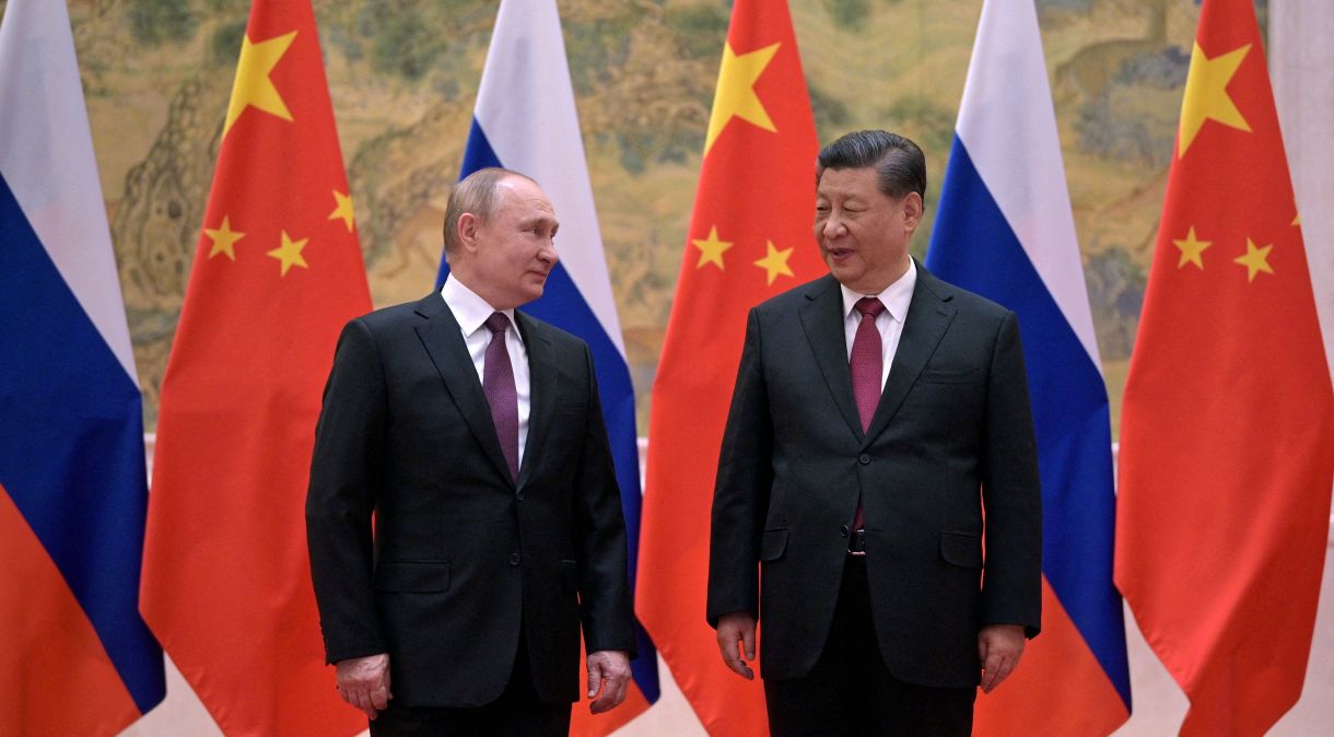 Vladimir Putin e Xi Jinping em Pequim, na China, em fevereiro de 2022.