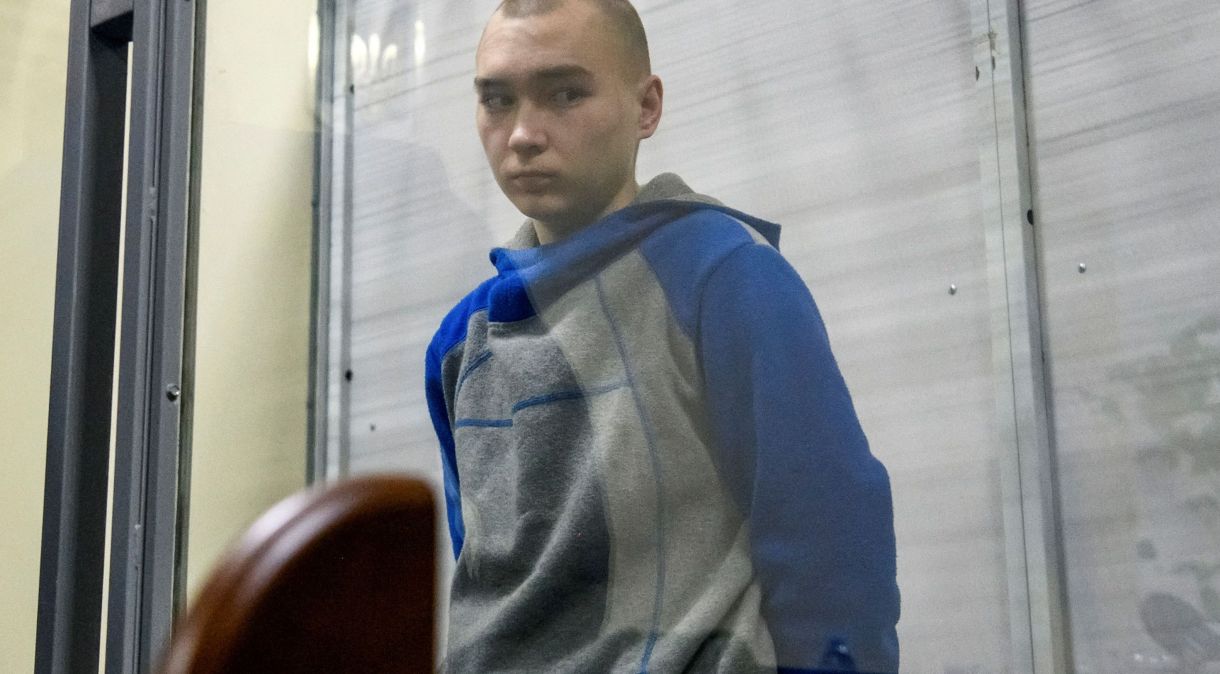 Soldado russo Vadim Shishimarin durante audiência em tribunal de Kiev