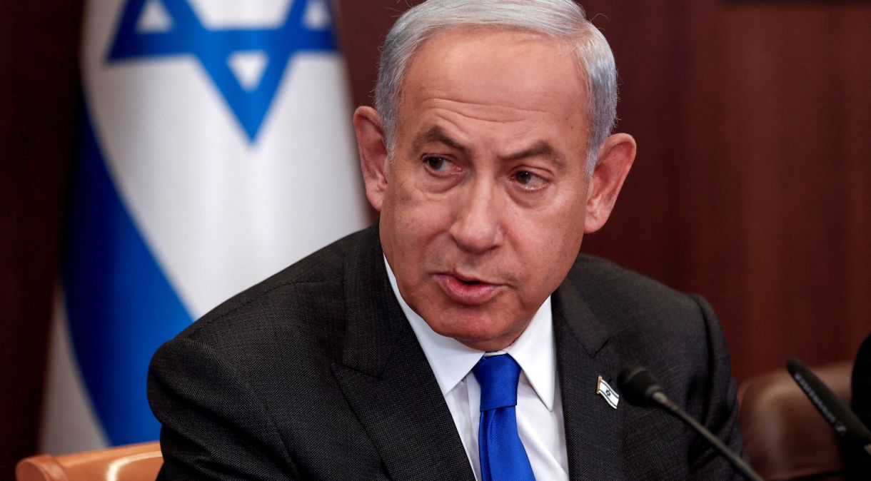 Primeiro-ministro de Israel, Benjamin Netanyahu, participou de reunião do gabinete de segurança política do país na noite de sábado