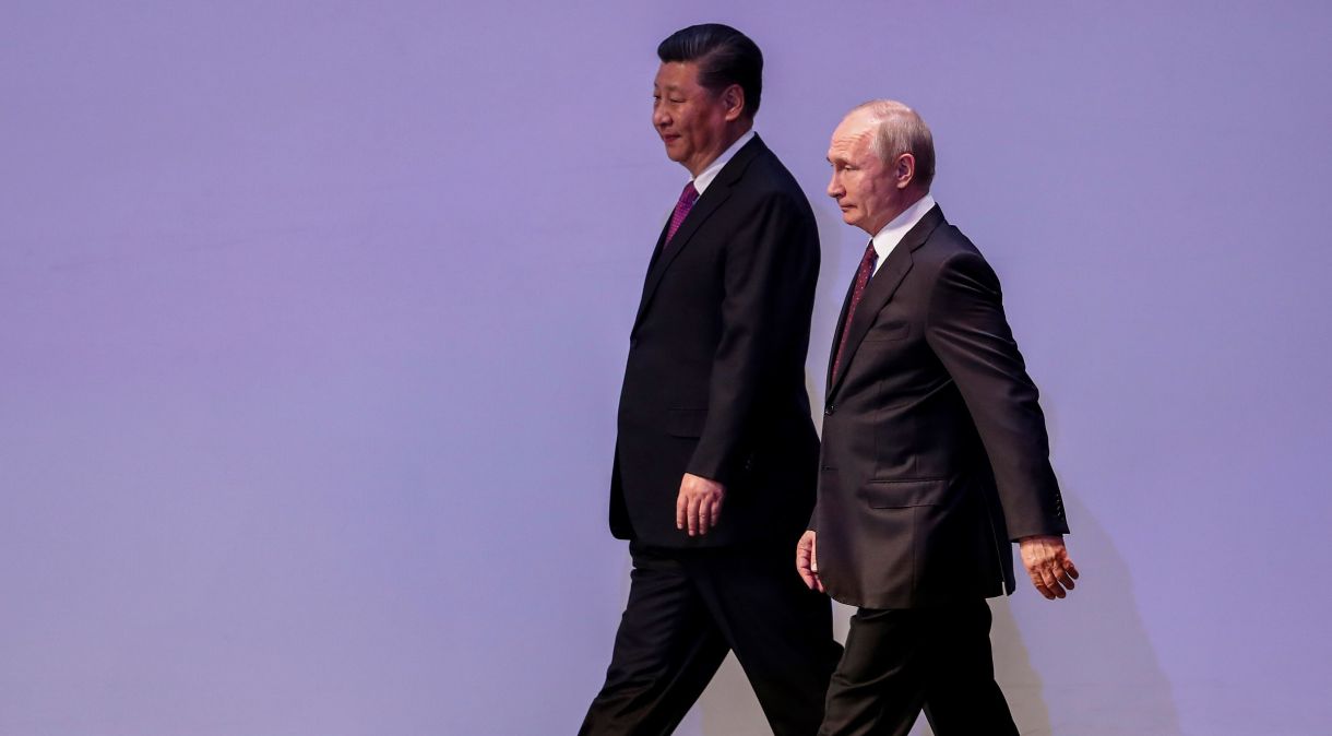Presidente chinês, Xi Jinping, e presidente russo, Vladimir Putin, durante encontro em Moscou, Rússia
